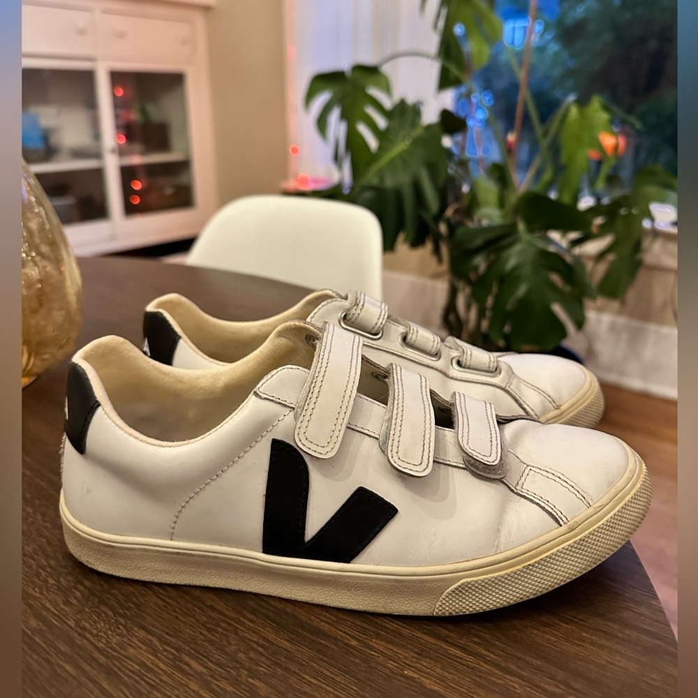 Vejas velcro shoes. Size 38 or US size 7 women’s. Good condition.